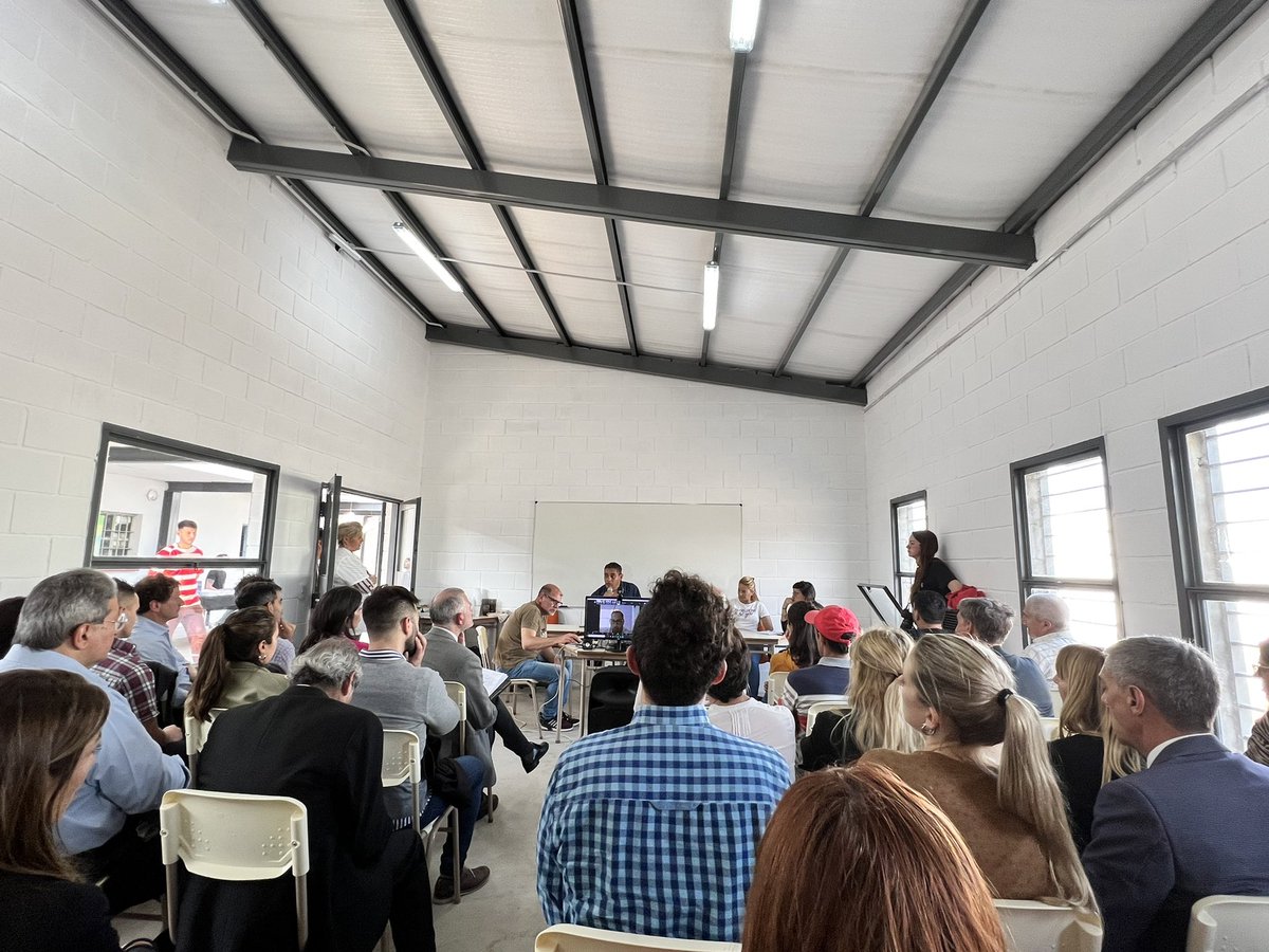AAJEP_Ejecucion's tweet photo. Después estuvimos en el 2do Encuentro de Magistrados y Presos en el #cusam en la Unidad 48 de San Martín. Abrió la jornada @jimemons Hablamos de comunicación, de la injerencia de los medios de comunicación en las decisiones judiciales y de tantas cosas más. @PrisonRadioINTL https://t.co/nEtaZkwgxq