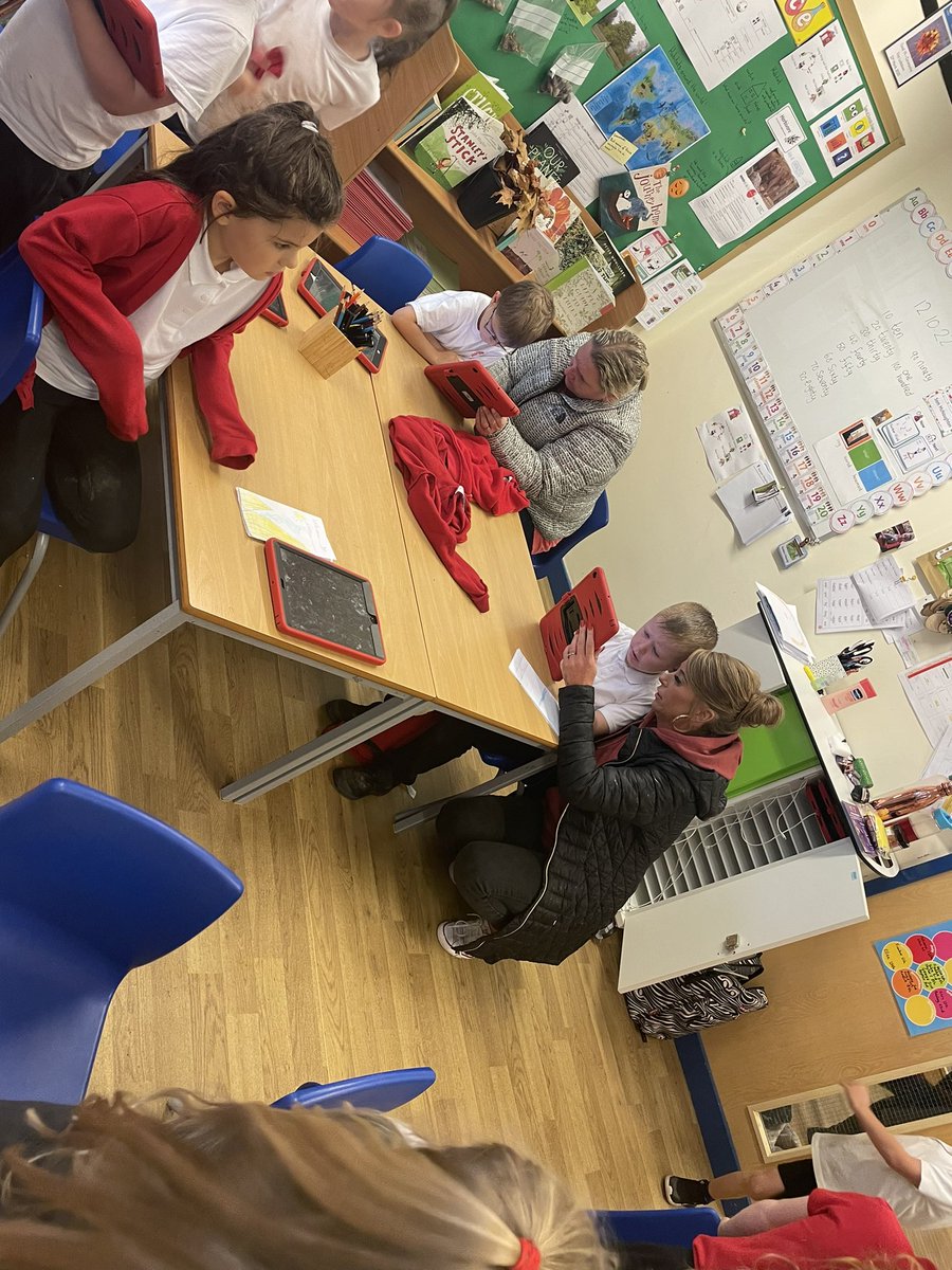 Year 2 LOVED sharing their knowledge with their families on Thursday afternoon ❤️ We created a travel leaflet for Teesside and Cairo explaining the human and physical features of both 🌍