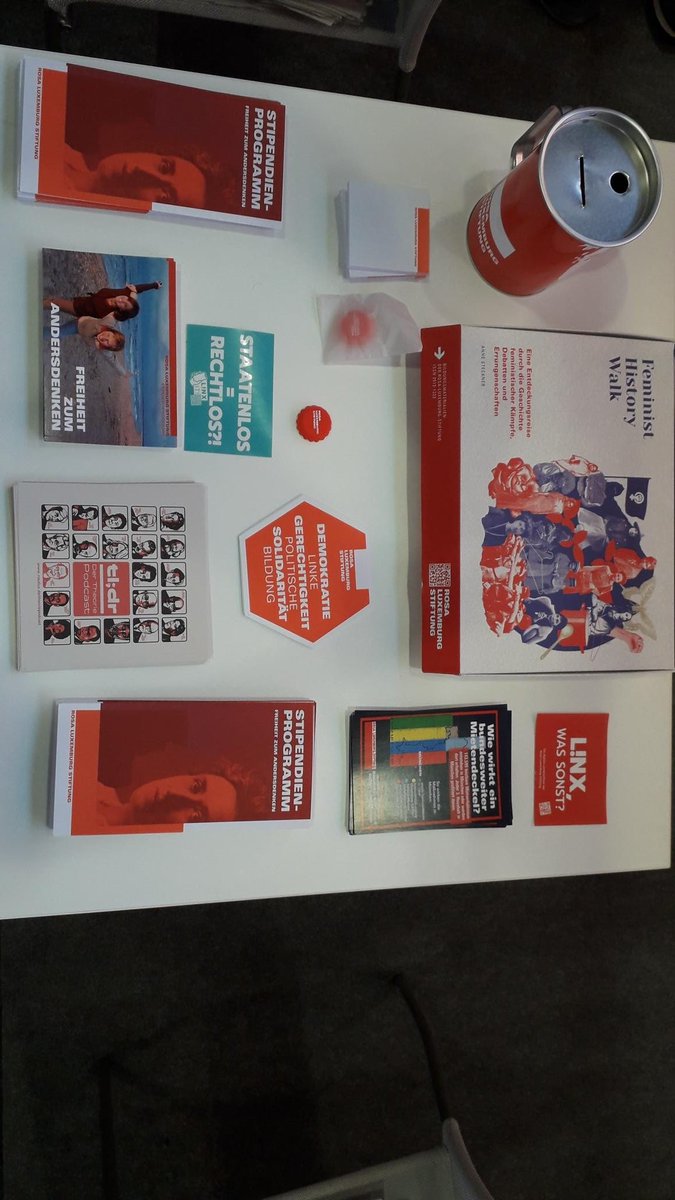 rosaluxstiftung's tweet photo. Wir kommen zwar mit dem Nachlegen unserer Publikationen kaum nach. Trotzdem: Kommt vorbei! Halle 3.1 B62. Unsere Stipendiat*innen teilen auch gern ihre Erfahrungen zu unserem #Stipendienprogramm. Nur unsere Beutel und Rücksäcke, die sind so gut wie weg! #Buchmesse #fbm22 https://t.co/HnF5l9JqoU