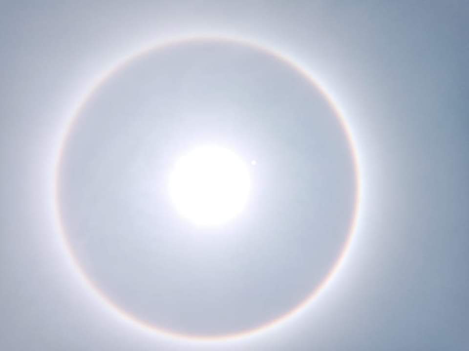 Mwebantu's tweet photo. #TRENDING

Ba Kopala, what is up with your Sun? 

#Mwebantu, is Judgement day approaching? #Zambia https://t.co/7foDqRbAXU