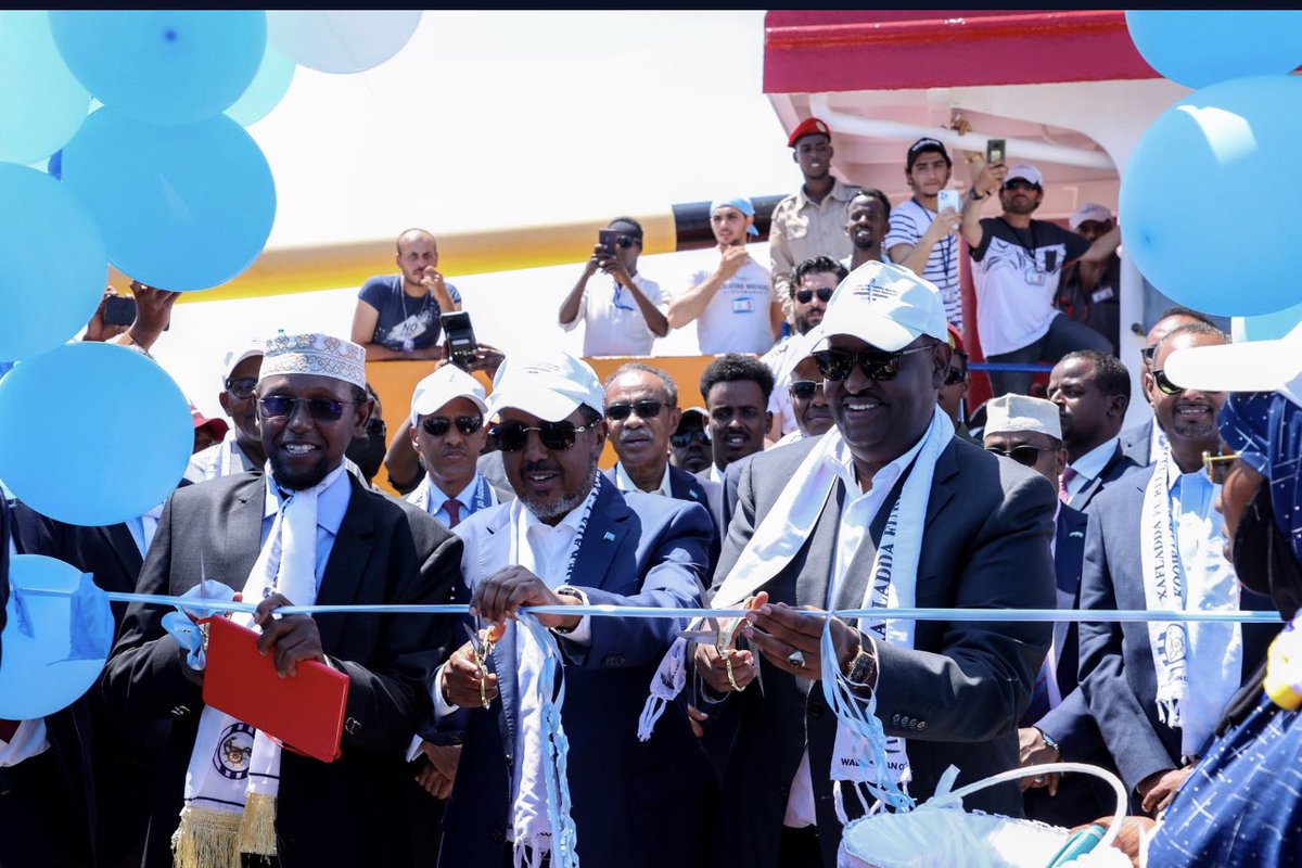 JamalGurhan's tweet image. Give me 7 Blocks, I will give you 70% deal, and my company 30%, I will raise the money from Somalis and get credit line from American investment Banks 🏦. It will be Somali owned Business; I can drill the oil and take it to market, I can refine it in Somalia 🇸🇴