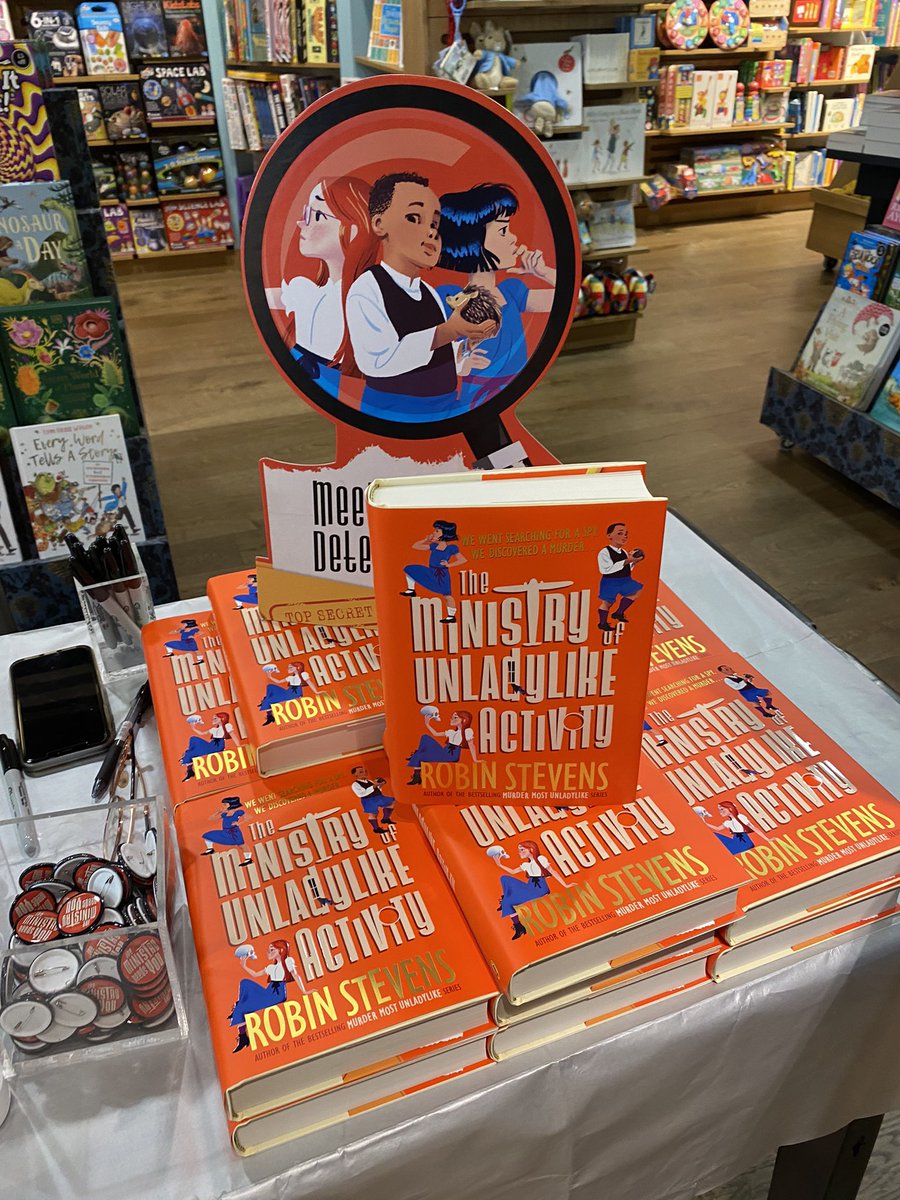 A lovely morning meeting author Robin Stevens. She signed a book for the BBS Library and gave us some badges and book marks for students. Thank you Robin Stevens. <a href="/BurtonBorough/">BBS</a> <a href="/BBSEnglishDept/">BBS English</a> <a href="/redbreastedbird/">Robin Stevens Updates</a>