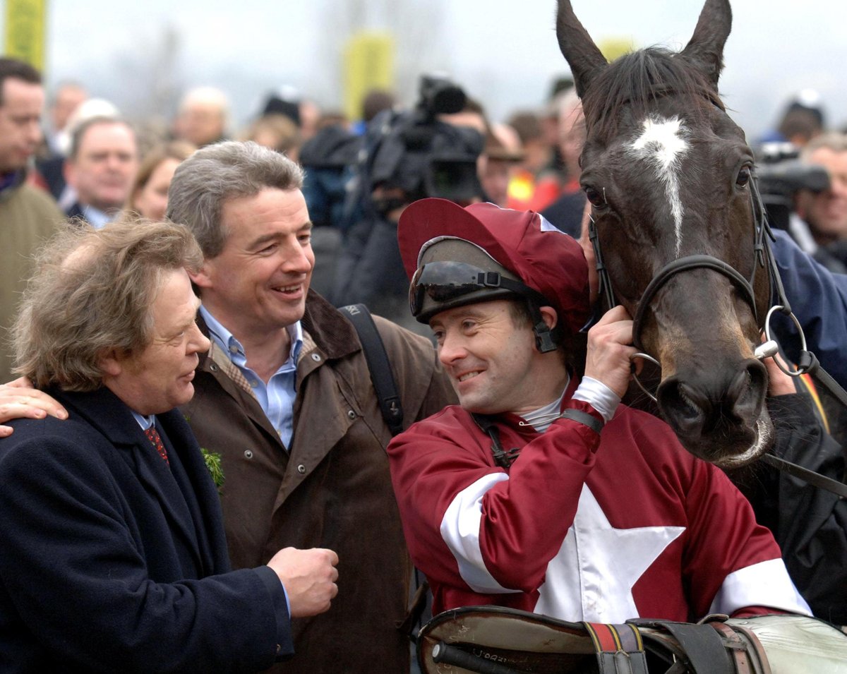 SkySportsRacing's tweet photo. Legend of a horse! 💕

Thanks for everything, War Of Attrition, who has sadly died at the age of 23 👏 https://t.co/eOnYcikrxW