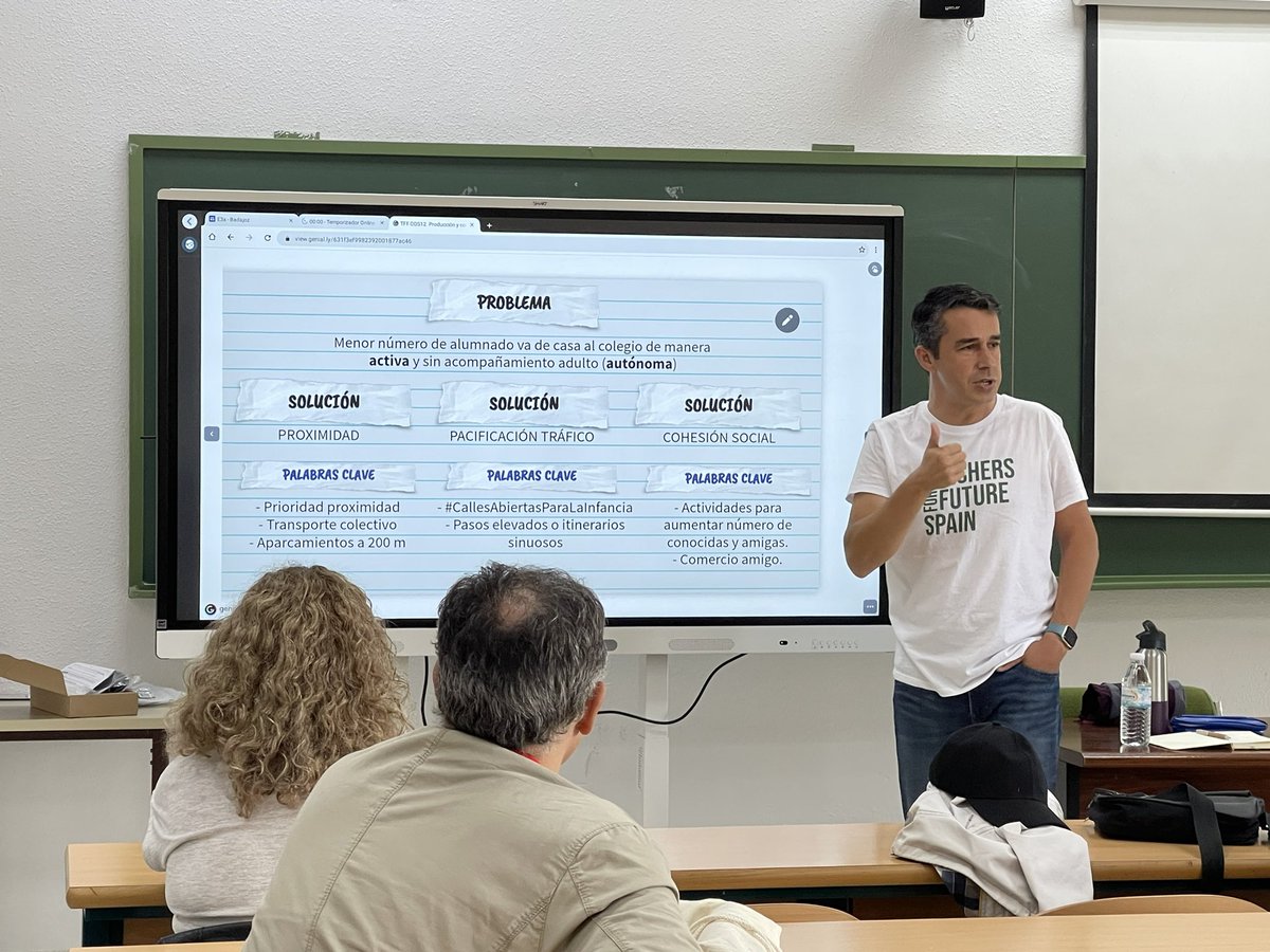 SomosE3x's tweet photo. Escuchamos a @pepeinef con “Antes de tirar, hazlo durar”. La ropa de mi hermano mayor, los juguetes y libros que ya le aburren, recetas de aprovechamiento, el desperdicio alimentario… ¡Cuántas cosas que tenemos que aprender!  #e3x #e3x22 #e3xmarte 🚀🔴 https://t.co/cv5aQ1cPqi