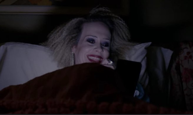 AshleyYoungx's tweet photo. Me: *wakes up at 2:40am to pee*
Also me: *stays up until 3:30am watching tiktoks and sending a bunch to my friends* https://t.co/pl4SuRLLTh