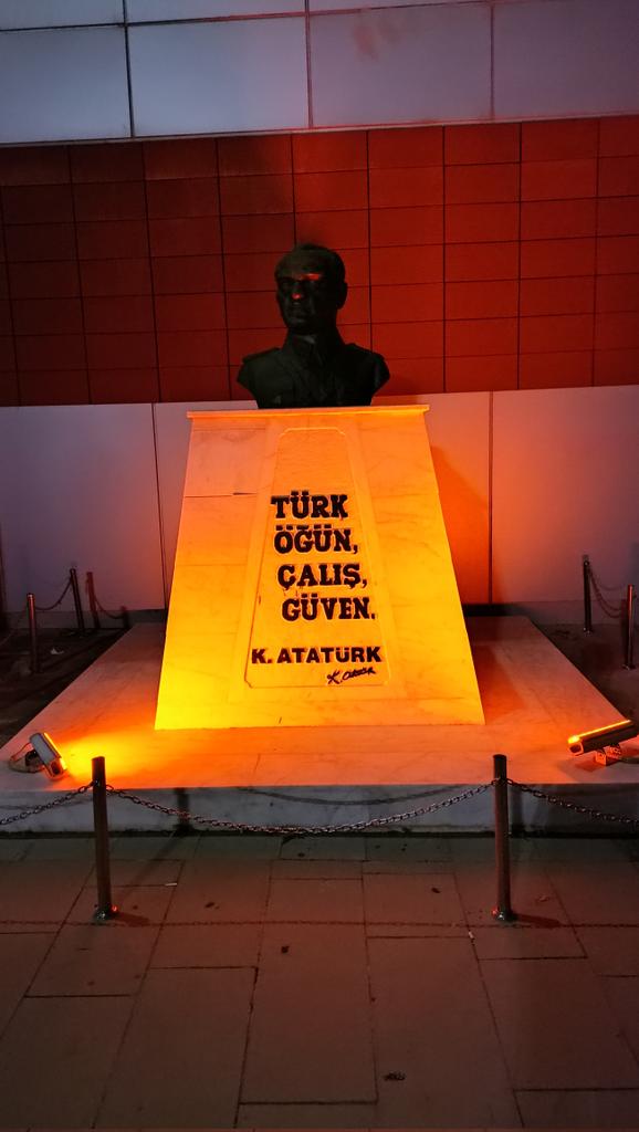 TÜRK
  ÖĞÜN,
     ÇALIŞ,
        GÜVEN.