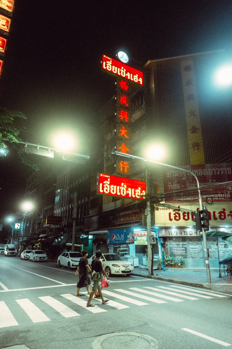 JJ_Brady1's tweet photo. Bangkok’s China town #streetphotography #travelphotography https://t.co/W7viDzs2YD