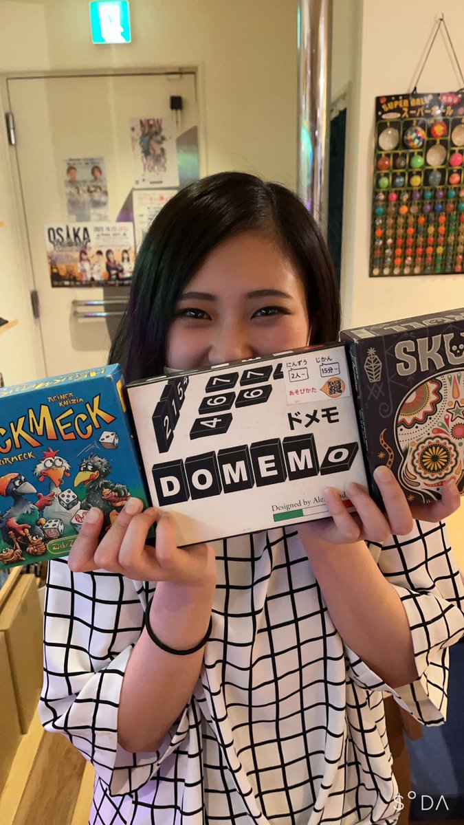 toy_box_k's tweet photo. 本日も18時よりオープンしてますよー!今日ご紹介したいボドゲ3選はせごんちゃんチョイス☺️✨
#heckmeck
#domemo
#skull
嘘つくかサイコロ振るかの性癖…🤥せごんちゃんが好きなボドゲで遊びましょー!土曜日安定のほせごんでお待ちしてまーす! https://t.co/RxfD3XEgLr