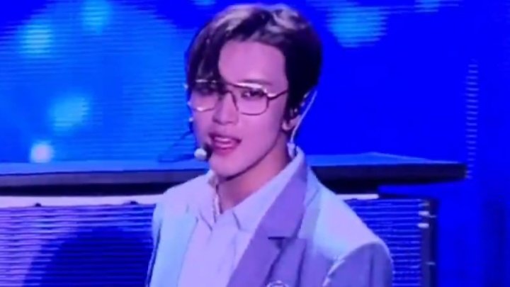 haechanprints's tweet photo. haechan in suit and specs 🫠 https://t.co/T6r6LkAqT3