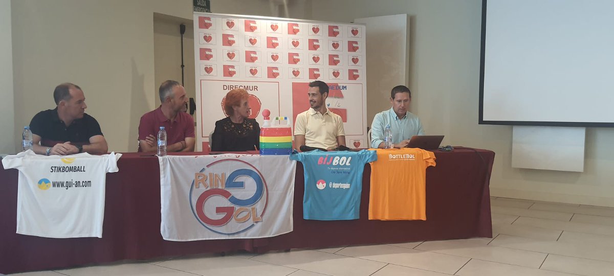 VanessaGarciMar's tweet photo. Continuamos "Mesa Redonda" DEPORTES ALTERNATIVOS #bottlebol #bijbol
 #ringol #stikbomball @innovaedum @direcmur @EscuelasActivas @Educarm @ProgramasRM https://t.co/uGGYXeegO5