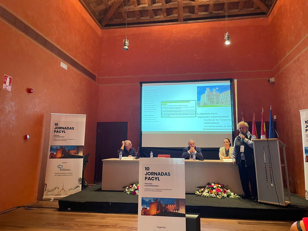 PaliativosS's tweet photo. Hemos estado presentes en #PACyL22 @carmininn en la mesa de #Bioetica exponiendo #ObjecióndeConciencia en #LORE Es una garantía del derecho constitucional en Art 16 , respeto al disenso de la profesión sanitaria que no lo contempla en su ##Etica desde hace 25 siglos Gran legado!! https://t.co/pZlwUk43ll