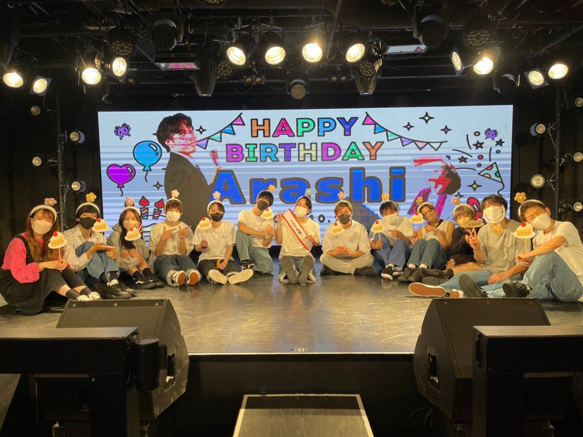 arashi_SDN's tweet photo. 2週に渡ってお祝いして頂けるとは思ってもおりませんでした😭😭😭
皆さんとは相思相愛だと再確認しました🥰💕
スタンドフラワーも3つも貰っちゃって🥰
今日はこの花浮かべてお風呂入ります🛀
てめーらありがとうな。 https://t.co/ytEUBEiCYx