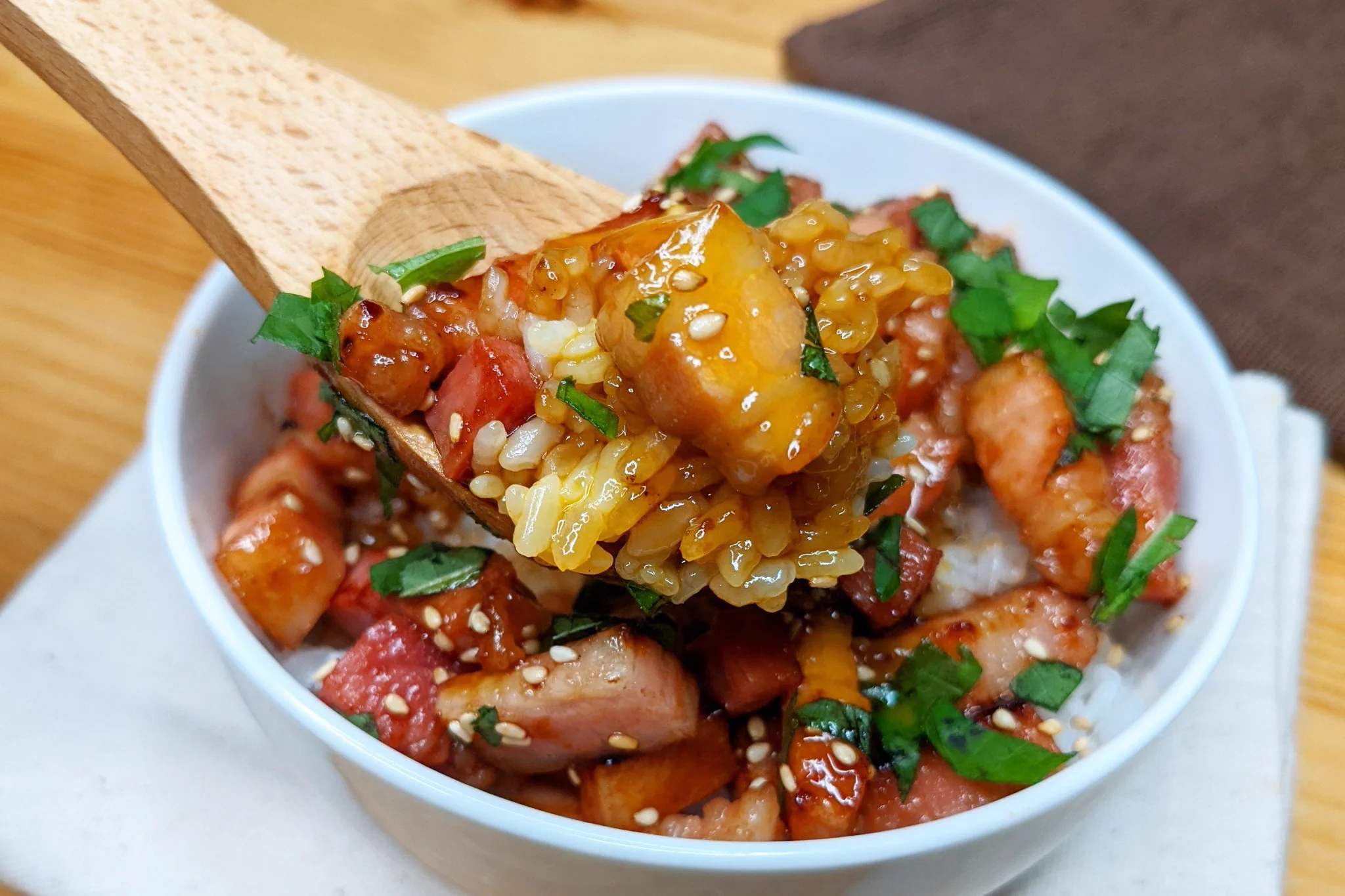 食べ応えも満足感も抜群！「大葉とベーコンの焼肉丼」。