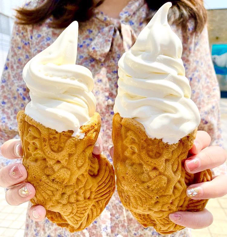 「しゃちほこ本舗」の「しゃちほこソフト」が美味しそうだ‼