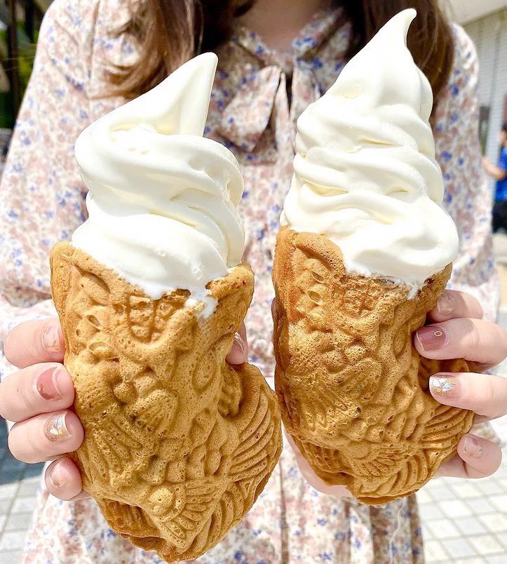 「しゃちほこ本舗」の「しゃちほこソフト」が美味しそうだ‼