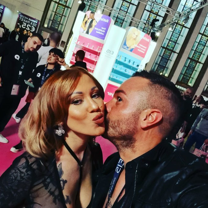 Venus 2022 mit der s&uuml;&szlig;en @pia_july_   #venusmesse #venus #venus2022 #Berlin https://t.co/VlsVLSLx2N<a class="tags" target="_blank" title="On Twitter" href="/?out=eyJ0eXAiOiJKV1QiLCJhbGciOiJIUzUxMiJ9.eyJpYXQiOjE3MjQ3ODcxNDAsImlzcyI6InR3cG9ybnN0YXJzLmNvbSIsIm5iZiI6MTcyNDc4NzE0MCwiZXhwIjoxNzU2MzIzMTQwLCJyZWRpcmVjdF91cmwiOiJodHRwczovL3R3aXR0ZXIuY29tL3BpYV9qdWx5XyJ9.aFIVcyU0sAcwABrWQAm1jWkwuqtesvnx4tMRYTfCO3KQmFIXz04MFOvjiA-AlzHb9sA_3-aYsCEadKiNX_B99g">@pia_july_</a><a href="/tag/venusmesse"class="tags">#venusmesse</a><a href="/tag/berlin"class="tags"><span>#berlin</span></a><a href="/tag/venus"class="tags"><span>#venus</span></a><a href="/tag/venus2022"class="tags"><span>#venus2022</span></a>