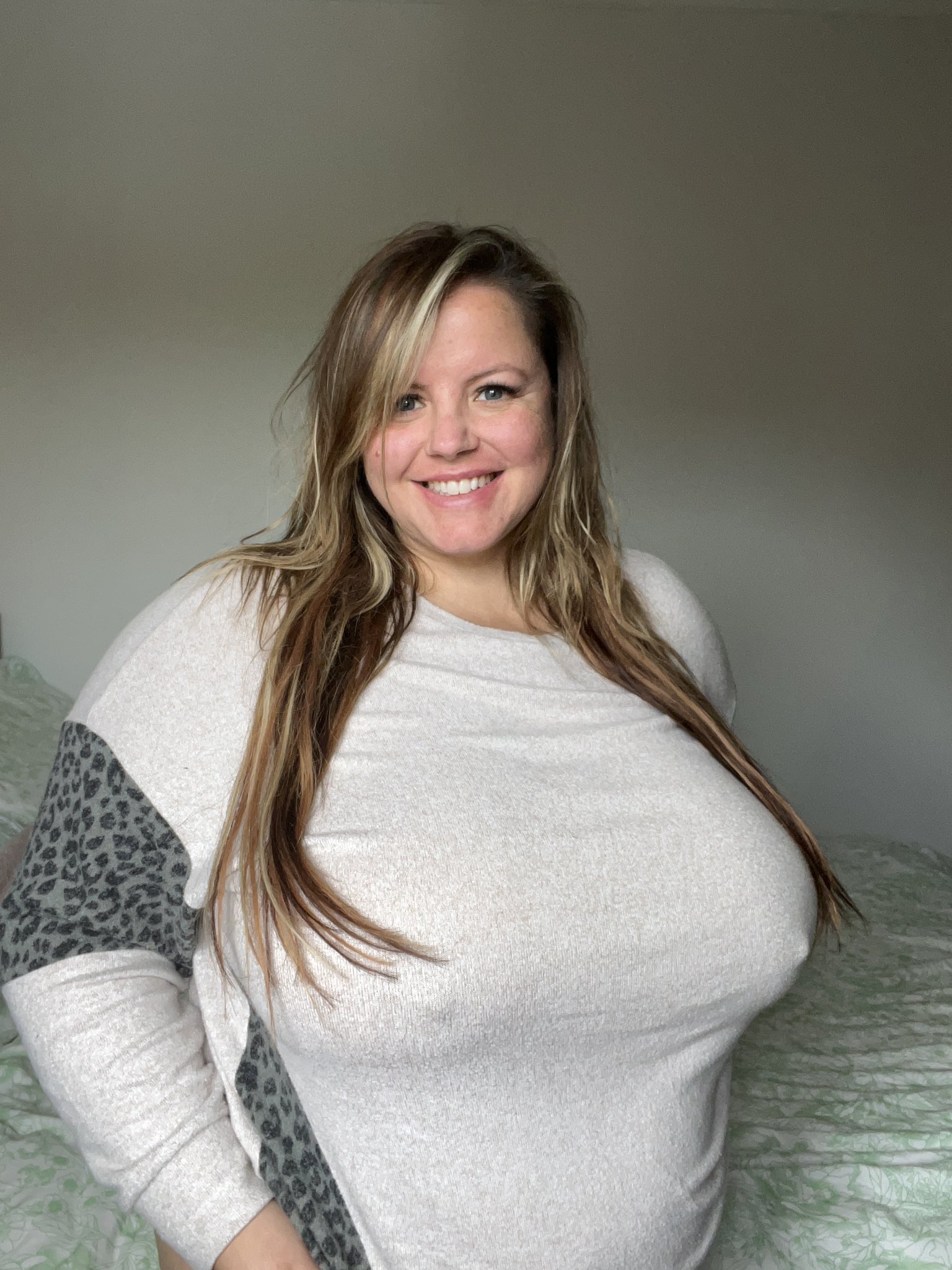 TW Pornstars - Rosie. Twitter. Can you see my nipples 👀. 10:51 AM - 22