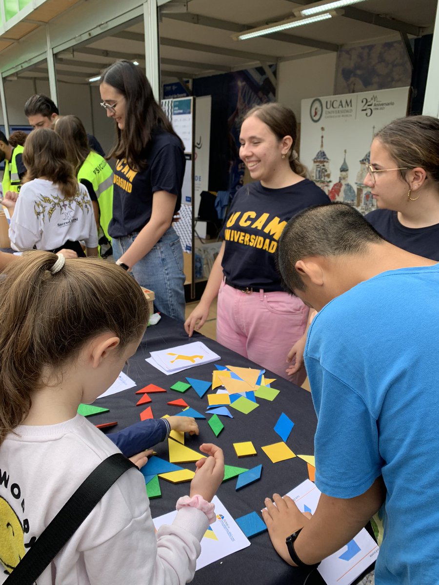 inmapc_'s tweet photo. Arrancamos la segunda jornada de #Secyt22 con actividades de collages, bloques lógicos y tangram de la Facultad de Educación de @UCAM 
Para todas las edades.
¡Anímate!
@UCAMeducacion 
@UCAM_Investiga 
@FundacionSeneca 
📍 Stand: 73
Hoy de 11 a 14 y de 17 a 21
Mañana de 11 a 14 https://t.co/J0LVzrbfD1