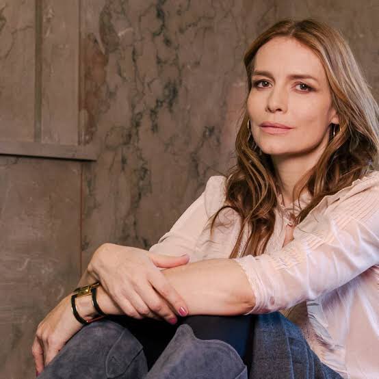 Happy Birthday, Saffron Burrows!      