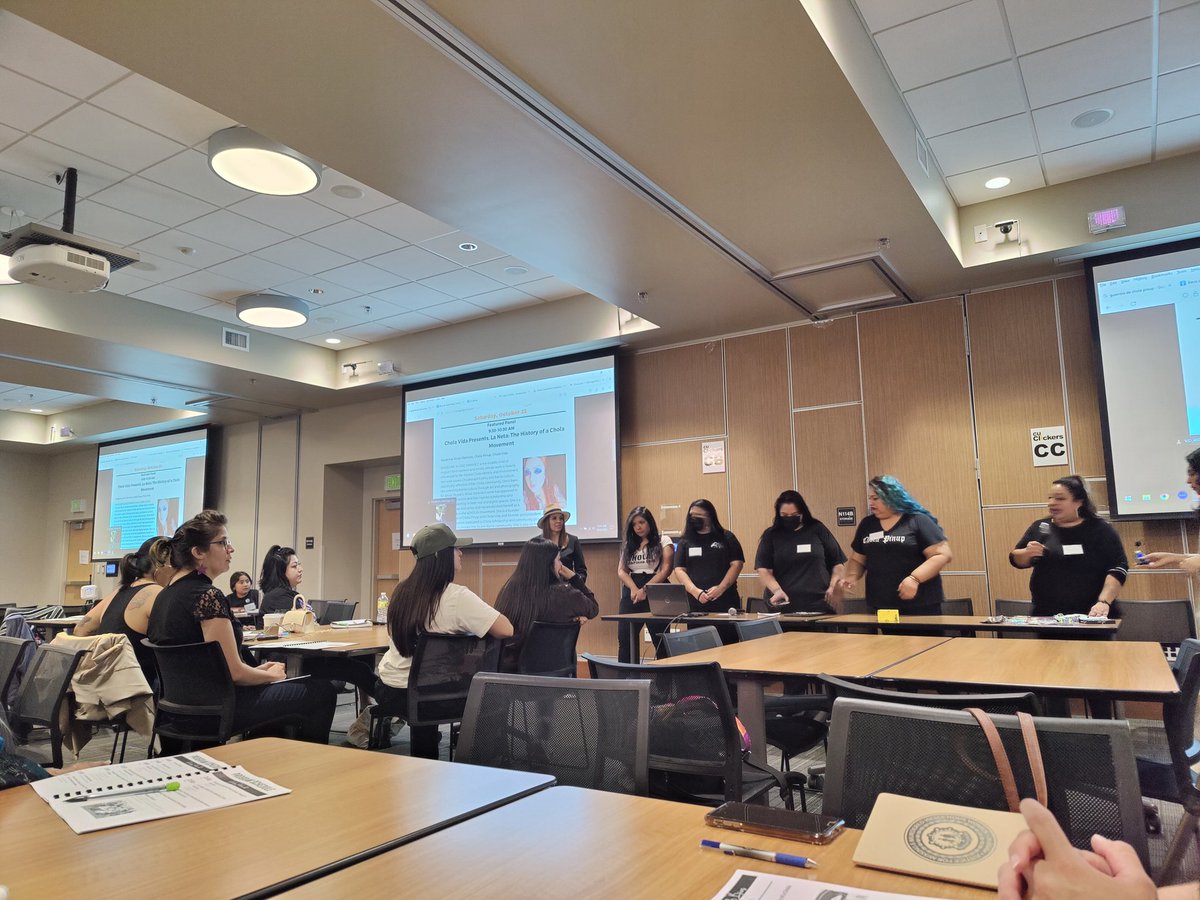 denise_muro's tweet photo. Loving being in a room full of powerful brown mujeres at La Chola Conference! https://t.co/Eprp4tldS6
