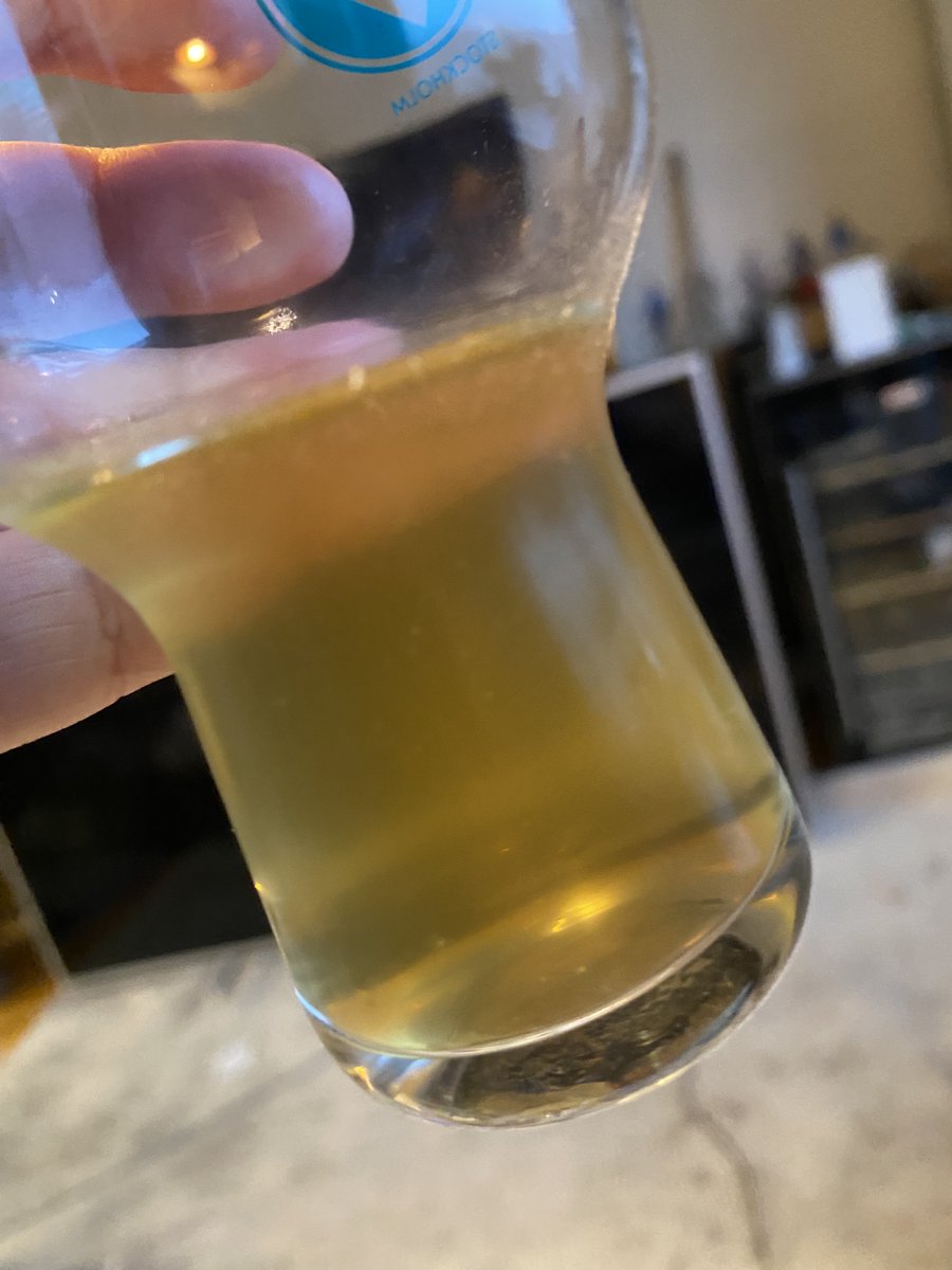 Nu har jag keggat min Caprisol hazy IPA. Bryggd med galna mängder cryo-humle, cascade och mosaic. Som vanligt dubbel hopstand och dubbel torrhumling. 

#hembryggning