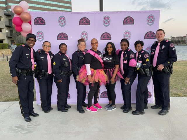 DallasPD's tweet photo. Together we are better! Supporting our community and one of our own. #BreastCancerAwarenessMonth2022 #COLDTeam #morethanpink https://t.co/VIcghEpyhZ