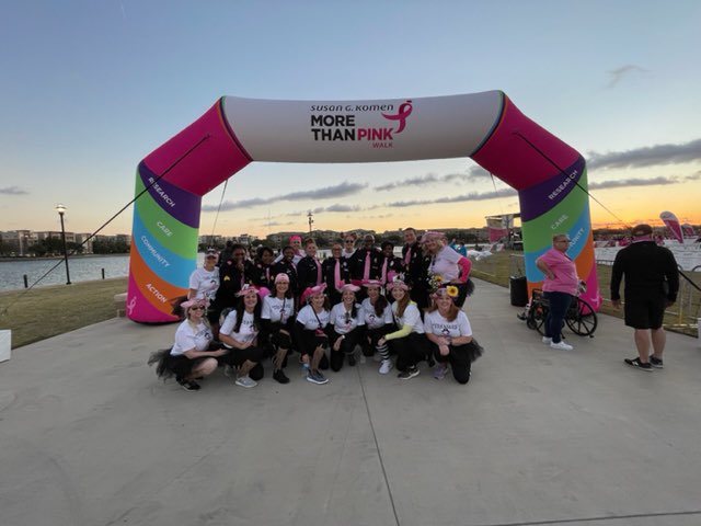 DallasPD's tweet photo. Together we are better! Supporting our community and one of our own. #BreastCancerAwarenessMonth2022 #COLDTeam #morethanpink https://t.co/VIcghEpyhZ