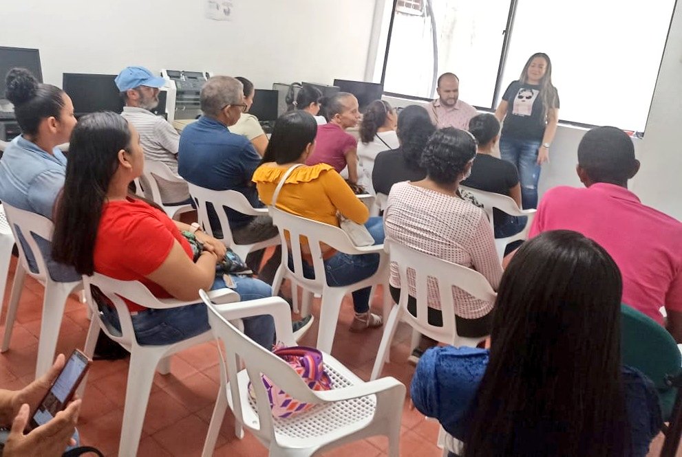 En estos procesos es fundamental el apoyo de la familia, por eso, las fortalecemos desde la reflexión del proyecto de vida de sus hijos, a través de talleres dirigidos por nuestros profesionales ☑️

#EducaciónParaLaGente 
<a href="/Gobatlantico/">Gobernación Atlántico</a>
<a href="/Fundaveorg/">Fundave</a>
