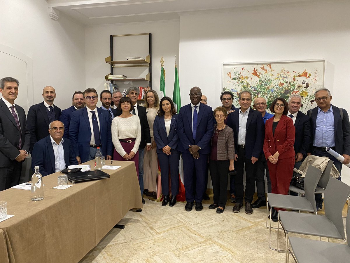 sentonyiwobi's tweet photo. Chi non ha il rispetto delle donne, non ha il rispetto dell’umanità. 

Questo pomeriggio sono intervenuto al convegno “La questione iraniana: le donne e il regime fondamentalista” con @senatorevescovi, la cons. regionale Luciana Bartolini e dei membri della Comunità Iraniana. https://t.co/C6ESmn2JZo