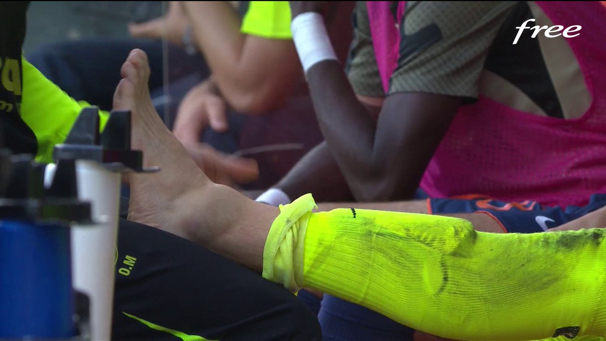 FreeFoot's tweet image. La cheville de Jonas Omlin 😬

#MHSCOL