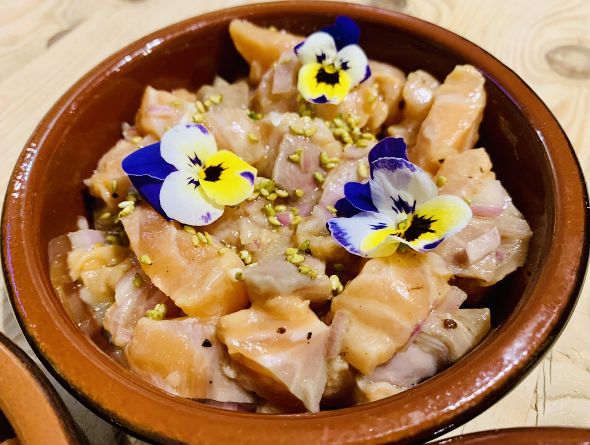 DelicesSaveurs's tweet photo. Tartare de saumon 
#aix #aixenprovence #apero #eguilles #Evenement #faitmaison #food #gourmandise #plaisir #Plaisir #produit #Provence #traiteur #traiteurs #ventabren #velaux #coudoux #lafarelesoliviers #saumonfrais #produitfrais https://t.co/mwDPnyARff