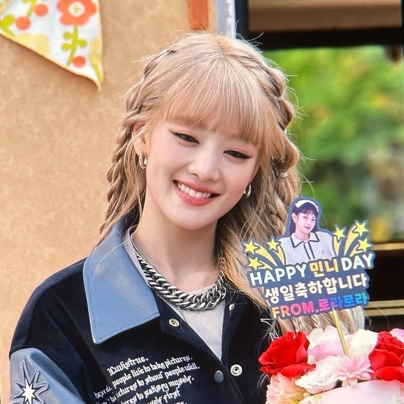 nichapedia's tweet photo. happy birthday my baby 🥺 we love you so much!
hope you enjoy your day 💗
#I_LOVE_MINNIE #happyminnieday 
#헬로_오늘은_예삐민니생일요 https://t.co/7eMog9LQMm