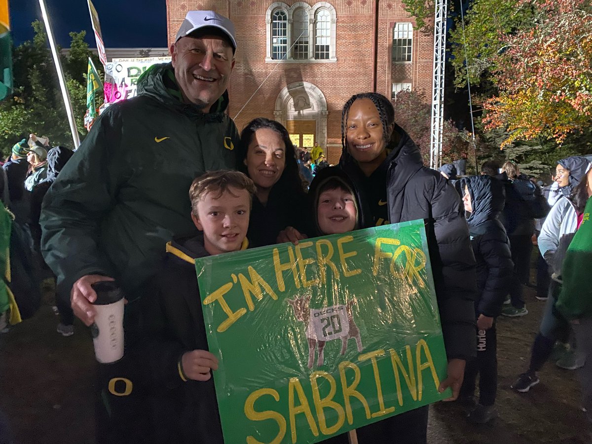 .@OregonWBB head coach @KellyGraves was up before the sun for one reason: @sabrina_i20 on @CollegeGameDay 🦆