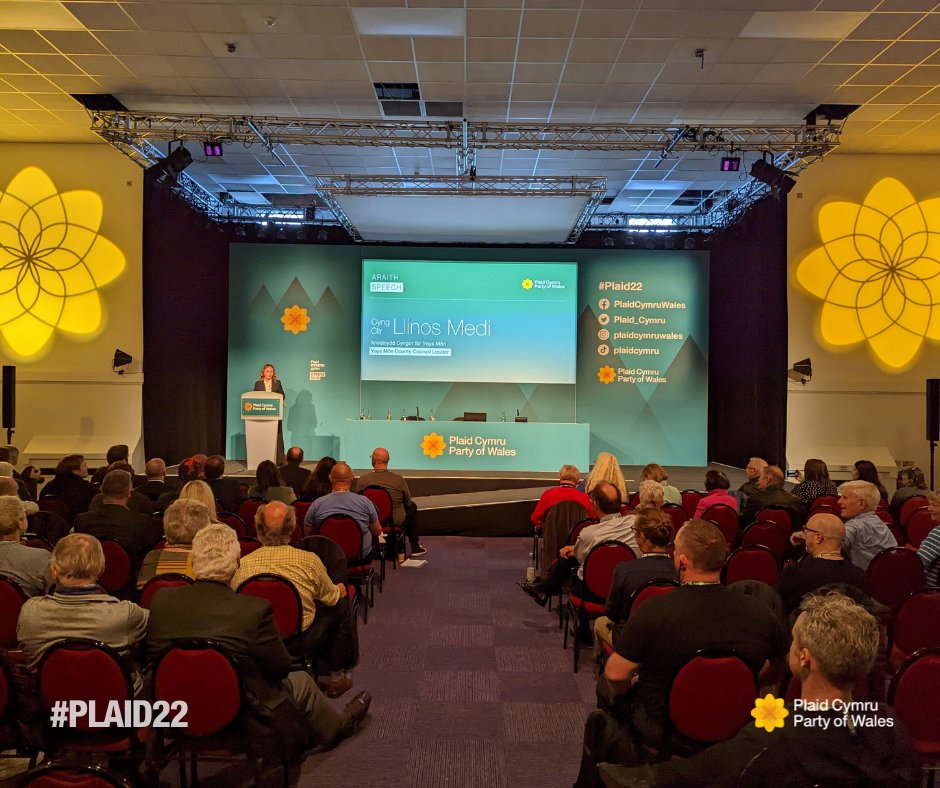 Plaid_Cymru's tweet photo. Geiriau pwerus gan @llinos_medi yn ein hatgoffa o rôl ganolog ein cynghorau yn cynnal a gwarchod ein cymunedau.
Powerful words by Llinos Medi reminding us of the central role of our councils in maintaining and protecting our communities. #Plaid22 https://t.co/goOH7oThyF