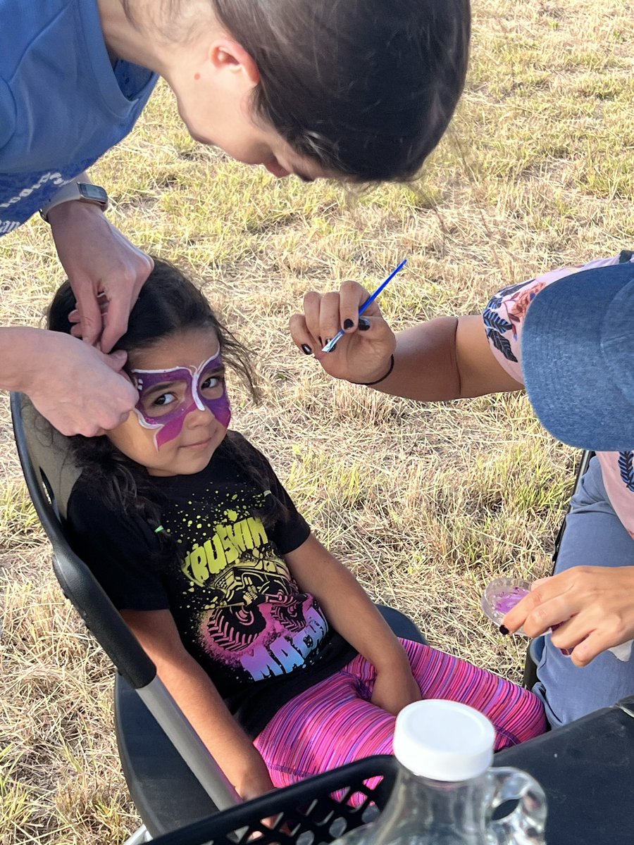 VanessaForATX's tweet photo. Enjoyed attending the #RootsAndWings Festival at Grand Meadow Park in D2! 🍂🦋 

Swing by and celebrate the beauty of nature among neighbors! https://t.co/NAUYc0OcT4