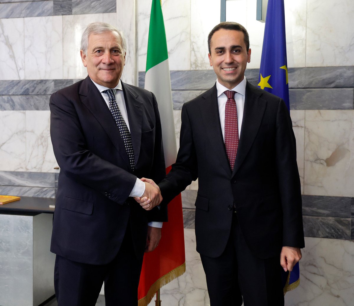 Il neo Ministro degli Affari Esteri e della Cooperazione Internazionale <a href="/Antonio_Tajani/">Antonio Tajani</a> accolto alla #Farnesina dal Segretario Generale <a href="/EttoreSequi/">Ettore Sequi</a> per il passaggio di consegne con il predecessore <a href="/luigidimaio/">Luigi Di Maio</a>.