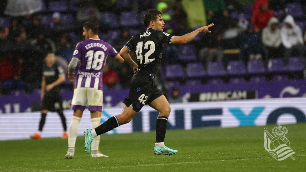 RealSociedad's tweet photo. 📸 75’ | 1-0 | Nuevo potrillo que debuta con el primer equipo. Zorionak Pablo!

#RealValladolidRealSociedad | #AurreraReala https://t.co/CU6Vi2GWbf