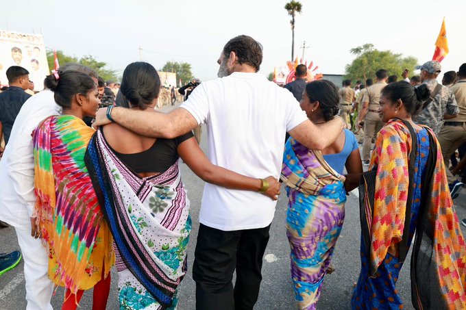 Last time koi aise chala tha to bharat toot gaya tha 😬