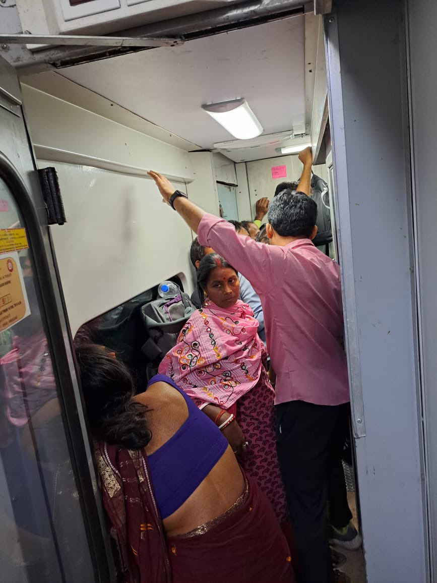 skniraj's tweet photo. @RailwaySeva @RailMinIndia please look into this issue,Train No.-12304
HA1 coach,not able to access toilet.kindly help https://t.co/MD0rWlhgoV