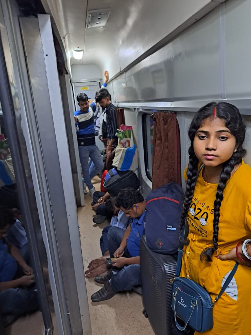 skniraj's tweet photo. @RailwaySeva @RailMinIndia please look into this issue,Train No.-12304
HA1 coach,not able to access toilet.kindly help https://t.co/MD0rWlhgoV