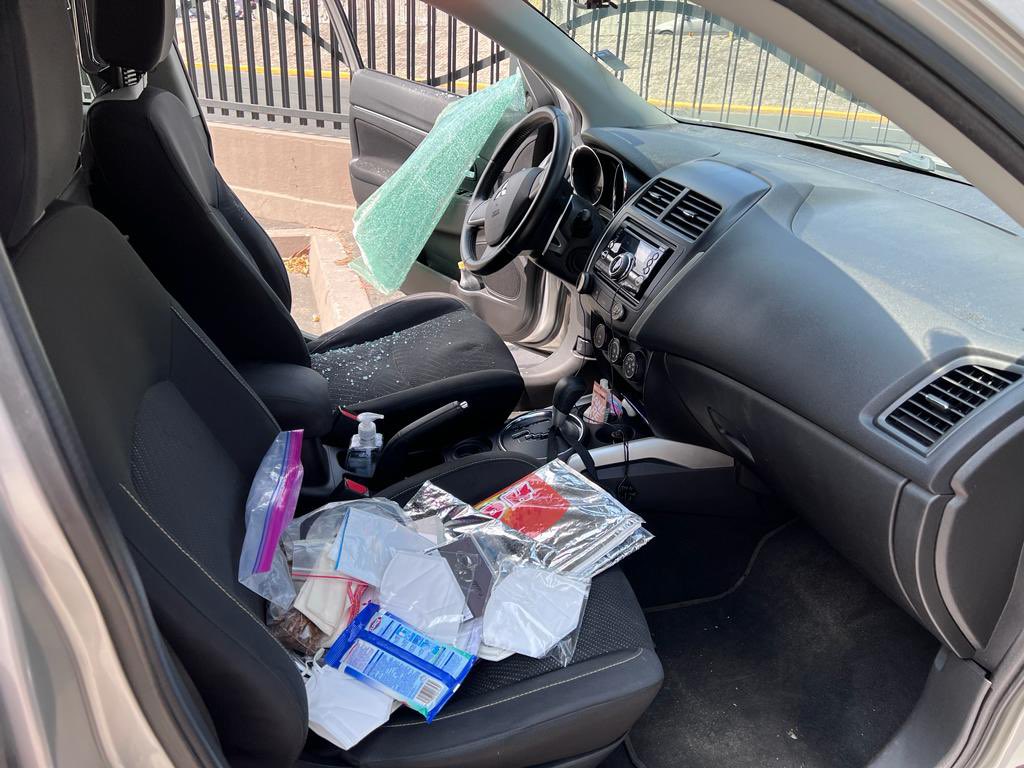 RT Guayaquil invivible. Hoy en la zona de parqueo del Parque Lineal cerca de Guayarte y frente a UCSG abrieron mi carro y se llevaron 2 llantas. ¿Quién responde? <a href="/PoliciaEcuador/">Policía Ecuador</a> @Gusrivadeneira6 <a href="/alcaldiagye/">Muy Ilustre Municipalidad de Guayaquil</a> <a href="/CynthiaViteri6/">Cynthia Viteri</a> <a href="/LassoGuillermo/">Guillermo Lasso</a> <a href="/ATMGuayaquil/">ATM Guayaquil</a>