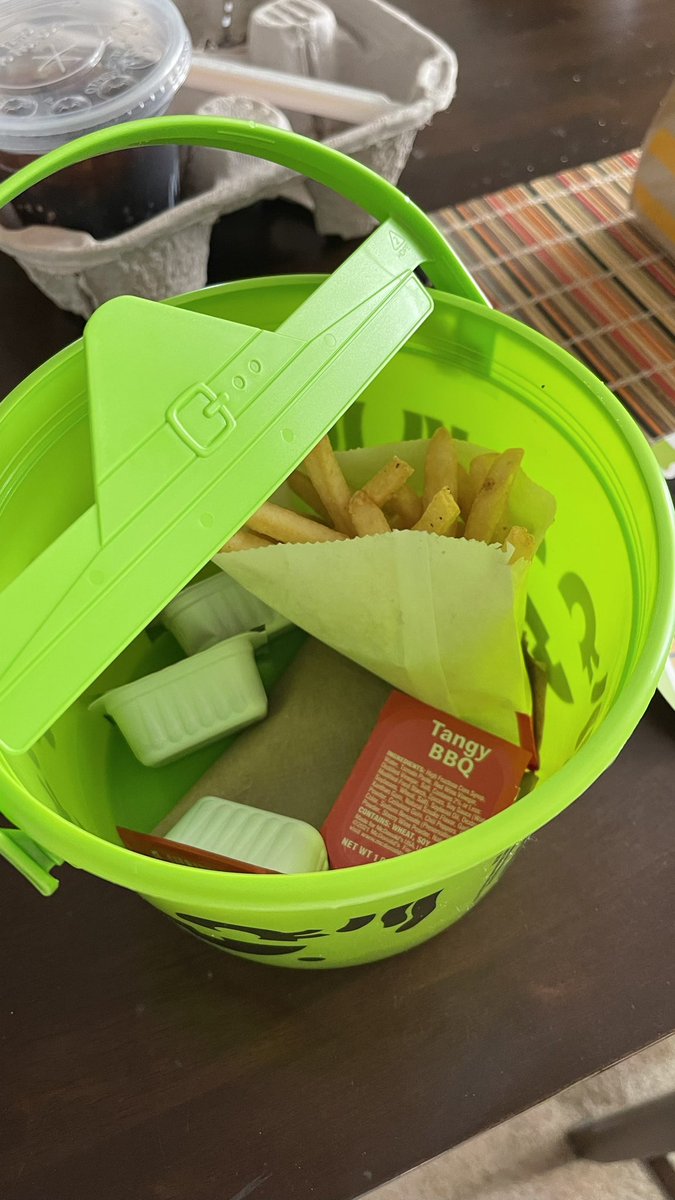 Waited 10 minutes to get a #witchbucket #happymeal only to get home and discover my fries are cold and there are NO NUGGETS!

To top it off the register malfunctioned and I have no receipt…

Is it that hard to do this right <a href="/McDonalds/">McDonald's</a> 

#disappointed and hungry…