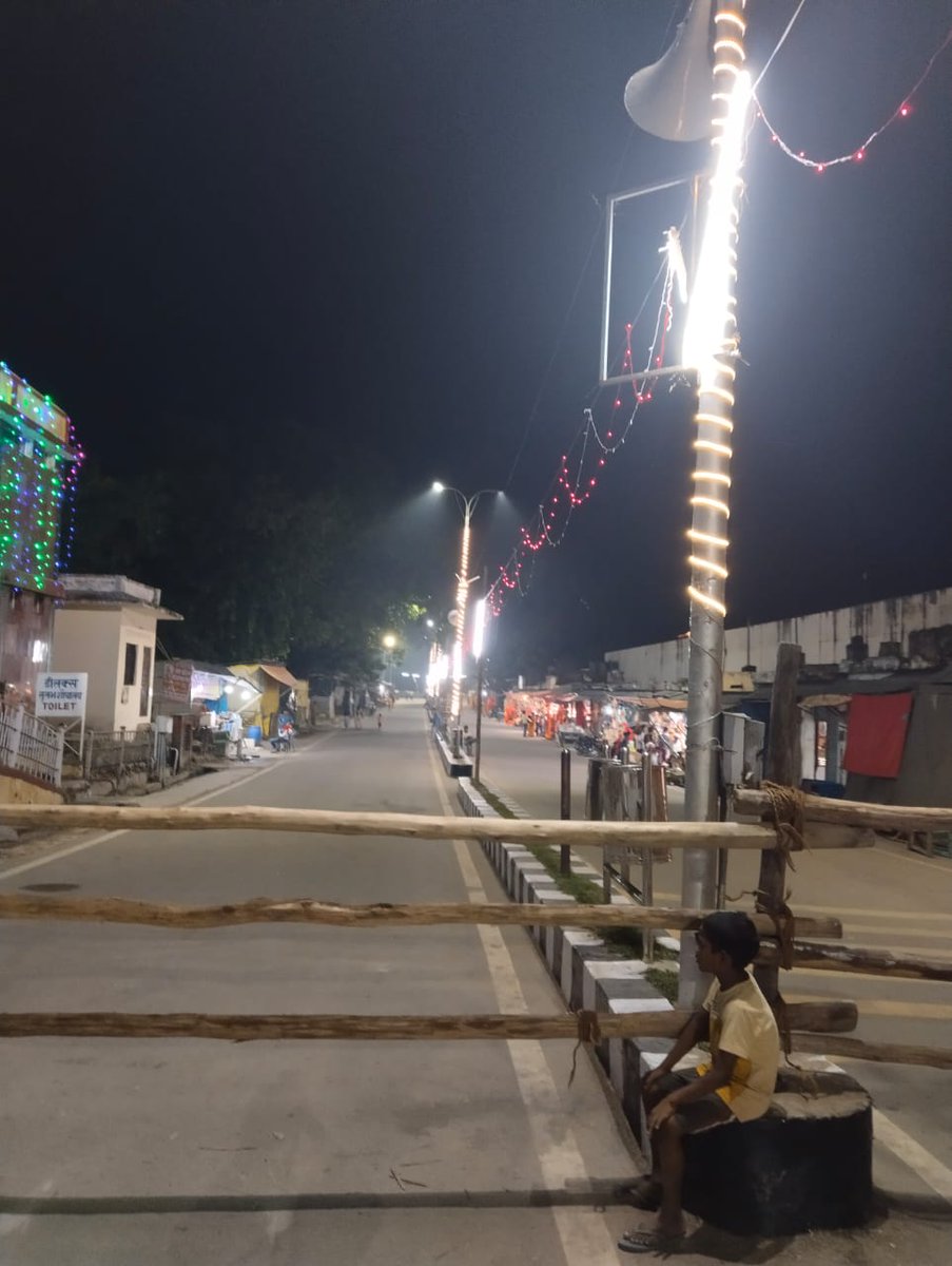TarunTayal19's tweet photo. #Ayodhya is ready to welcome Honble PM of India under @EESL_India lights @MinOfPower @apcuttarpradesh @CMOfficeUP #jaishriram https://t.co/5DkMcgbEFk