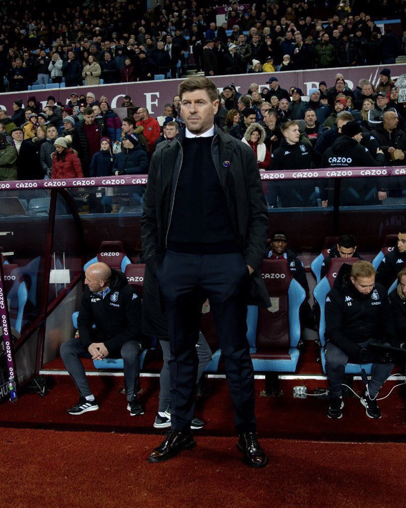 TheVillaWatch's tweet image. Think it’s time you take this man back lads, your best ever manager unfortunately couldn’t cut it at a big club. All the best 👍