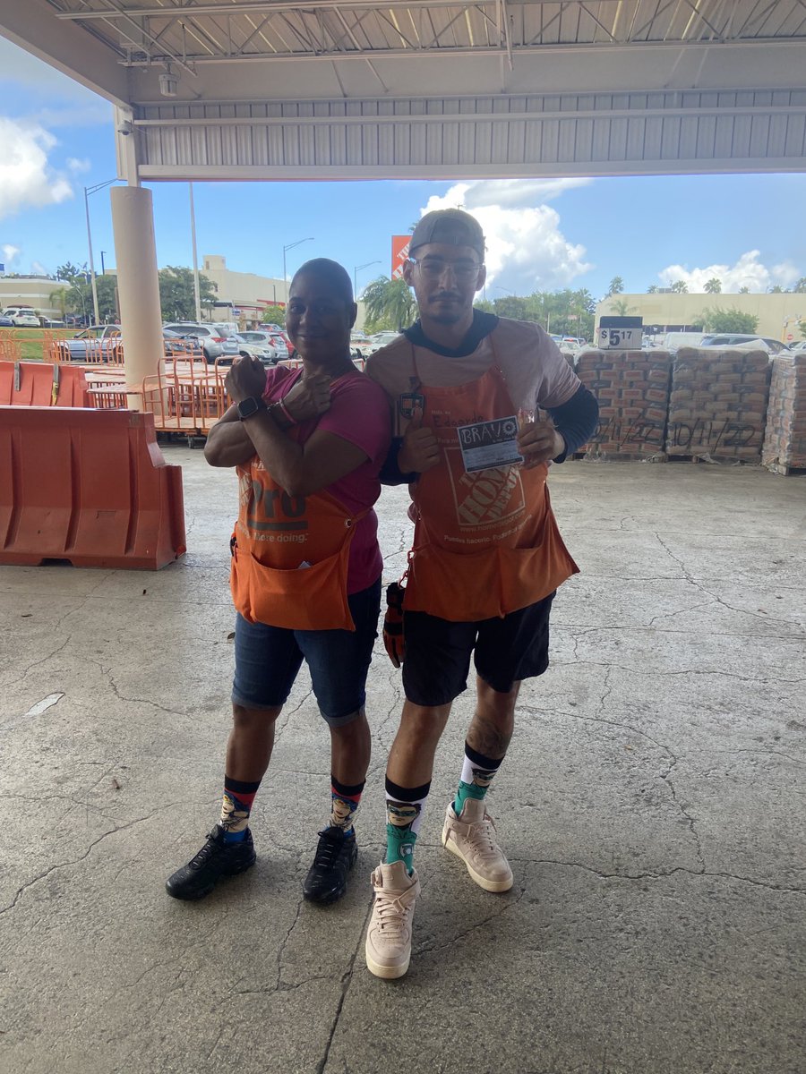 Rosa07069694's tweet photo. Today I’m Work with Asóciate Lot , heroes 🦸‍♂️ 🦸🏻🦸🏽‍♀️ socks Days 🧦 trabajando con Diversión 😀🧡⁦@samueltorrespr⁩ @belmaryvelazquez https://t.co/6UHhnbxSwR