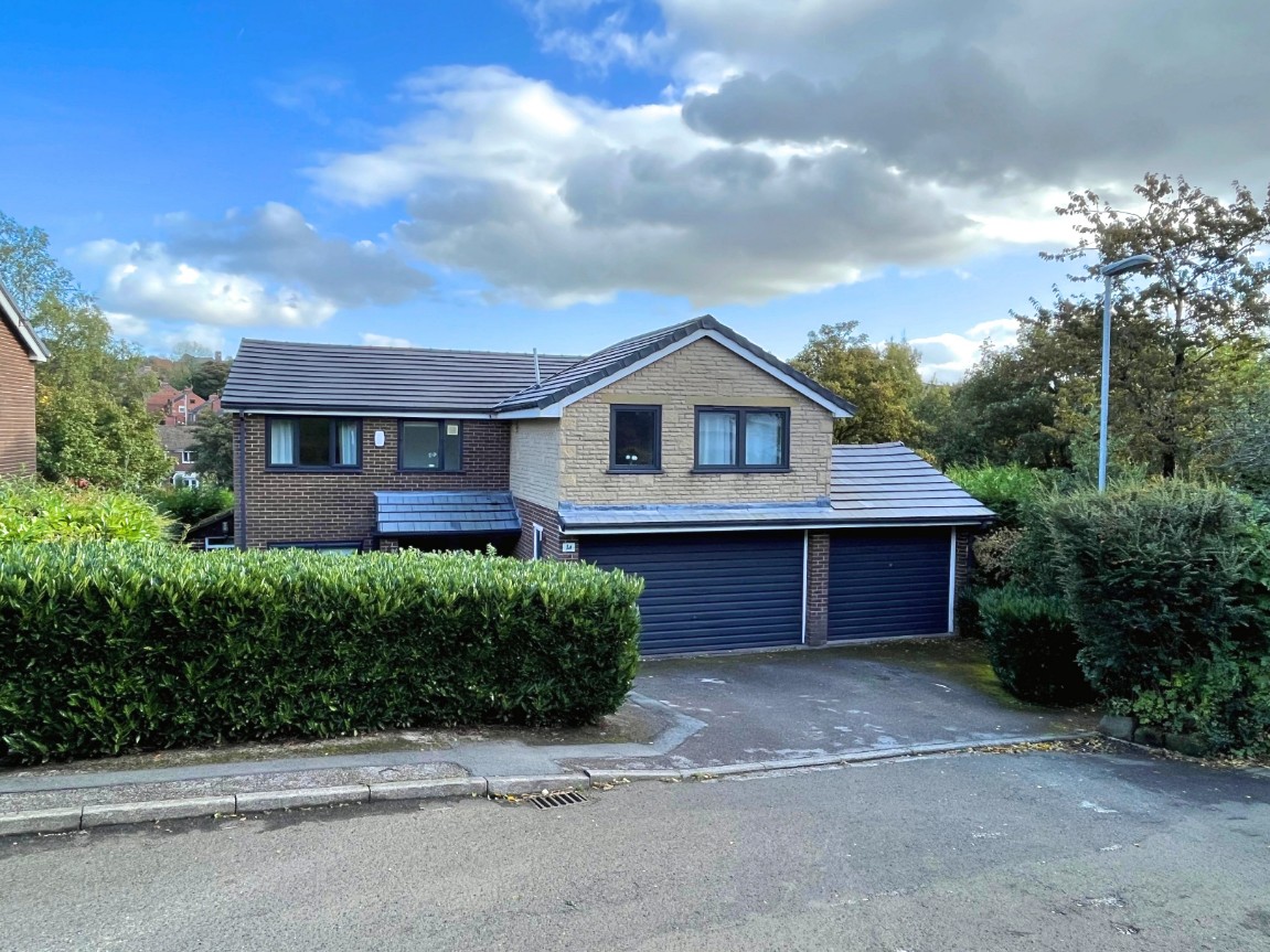 KirkhamProperty's tweet photo. 🏠 Detached house in Grotton
🔗 Chain free
🛏️ 5 bedrooms
🛁 3 bathrooms
🍽️ Impressive open-plan kitchen / diner
✨ Recently renovated
🌻 Front and rear gardens
🚗 Triple garage
 
Book a viewing or find out more here: https://t.co/w2H7hMmu8D https://t.co/IkKLTQeUQl