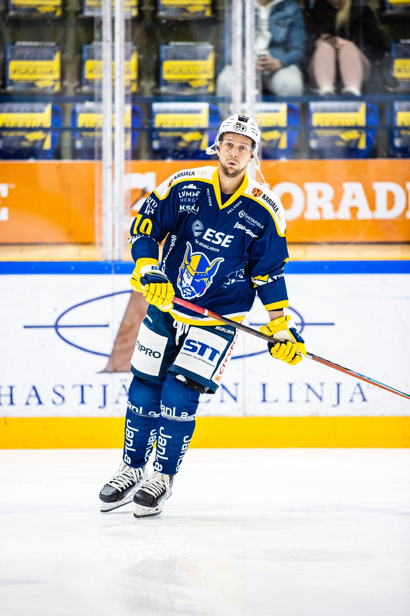 🚨 MAALI! Pitkään peliä jauhetaan ylivoimalla ja lopulta maalin edestä Harju survoo liigauransa avausmaalin!

#Jukurit #Liiga