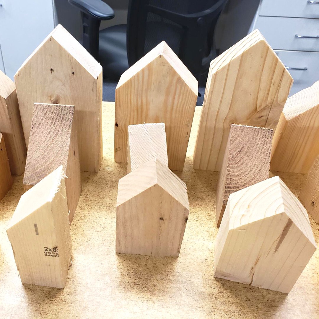 brantlibrary's tweet image. 🎨 Stay tuned for our next #ArtExploration DIY video when it debuts on YouTube (brantlibrary.ca/youtube) on Wednesday, October 26 at 9 AM - we'll be creating little wooden houses!

#BrantLibrary #BrantArt #LibraryDIYProjects