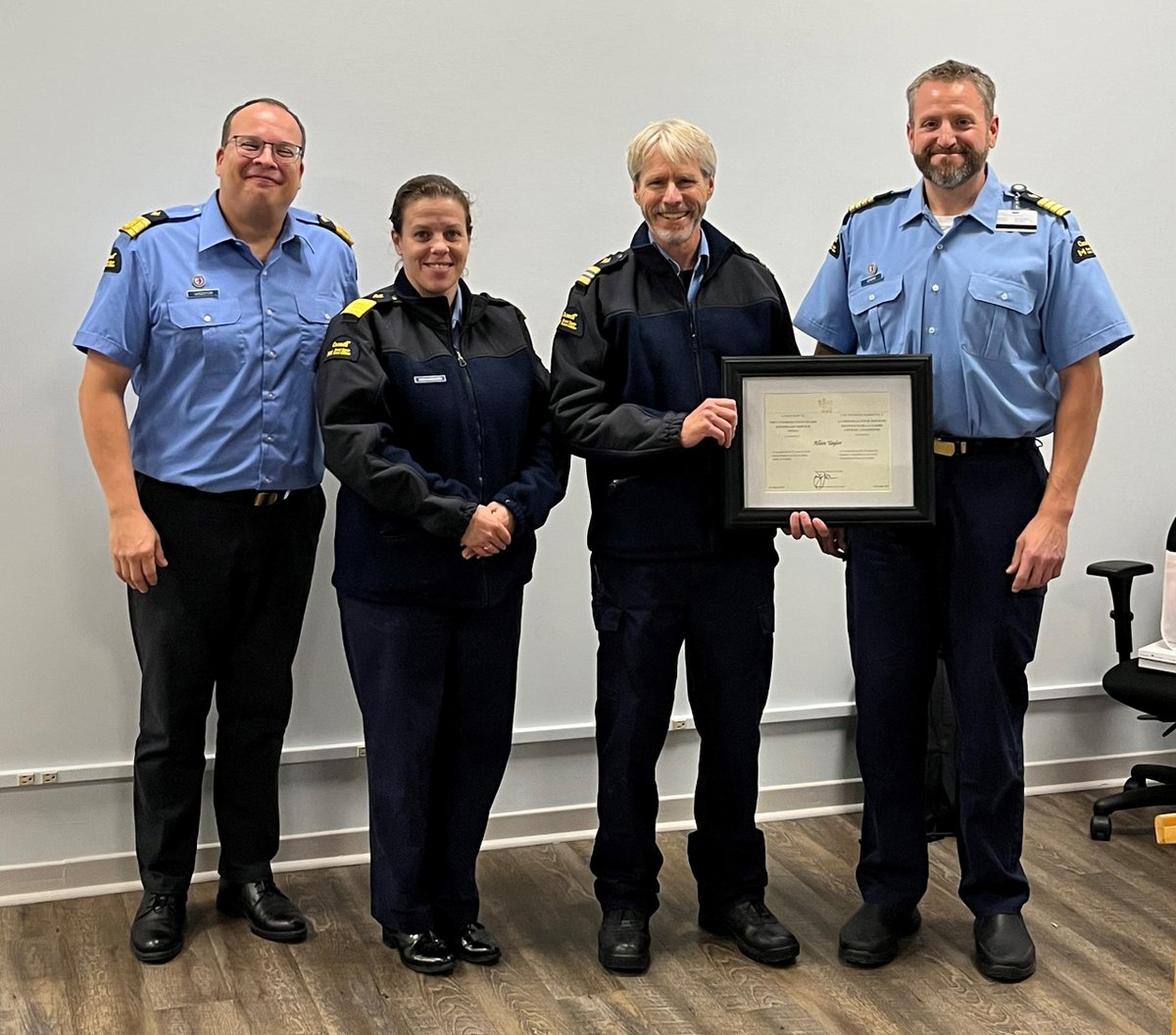 CoastGuardCAN's tweet photo. News from @CCGCollege 📢

A  special shoutout to Captain Allan Taylor who received a CCG Exemplary Service Medal, one of the most prestigious recognitions our personnel can receive!

#BravoZulu for over 40 years of service &amp; continuing to exemplify the qualities of an Officer! https://t.co/wzlPR2nSu8
