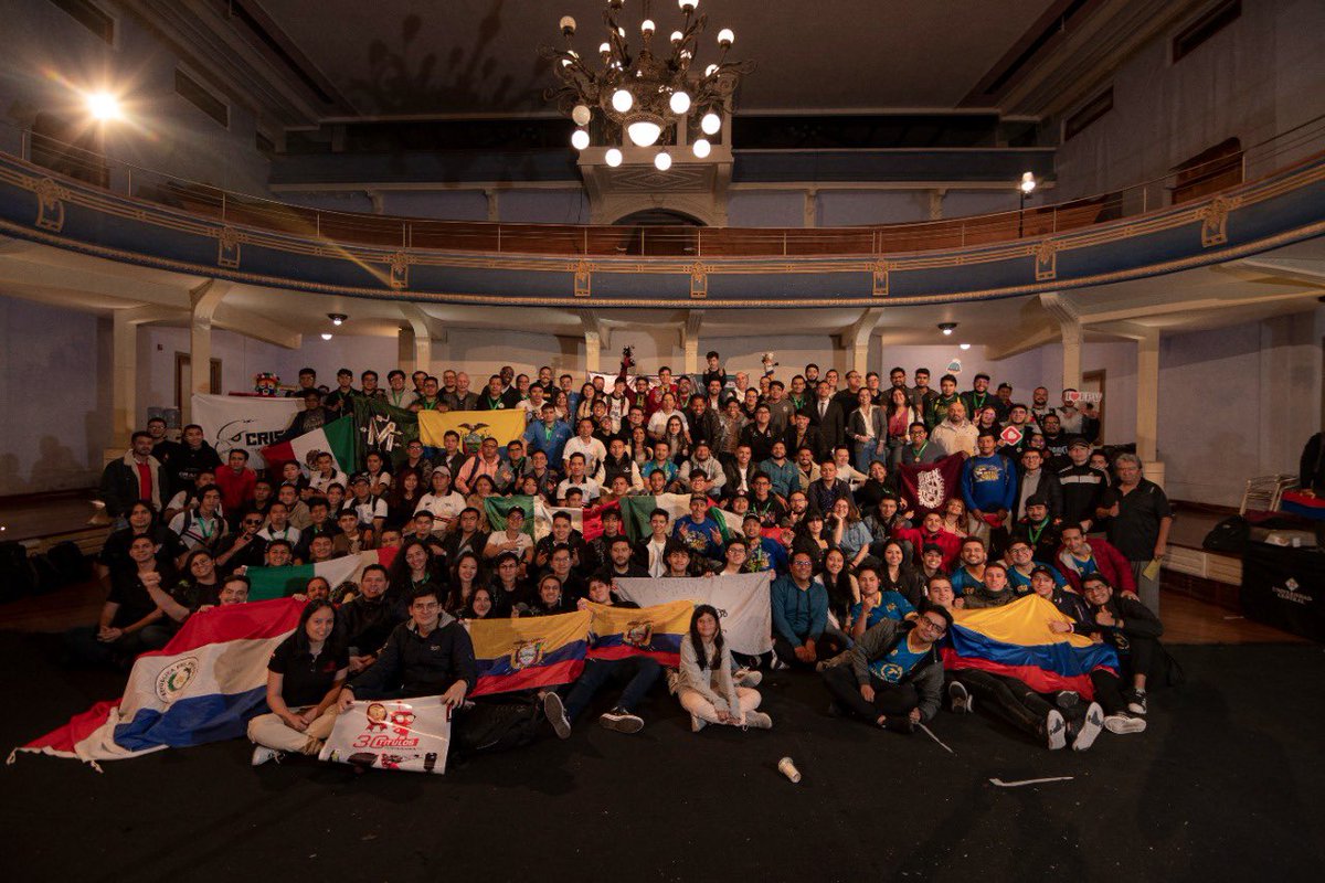ucentralbogota's tweet photo. Gracias por acompañarnos en #Runibot, el torneo de robótica más grande de Colombia. 🇨🇴 Seguiremos impulsando la ciencia y la tecnología en nuestro país. 👏❤️💚 #OrgulloCentralista https://t.co/pnuAvtfdzi
